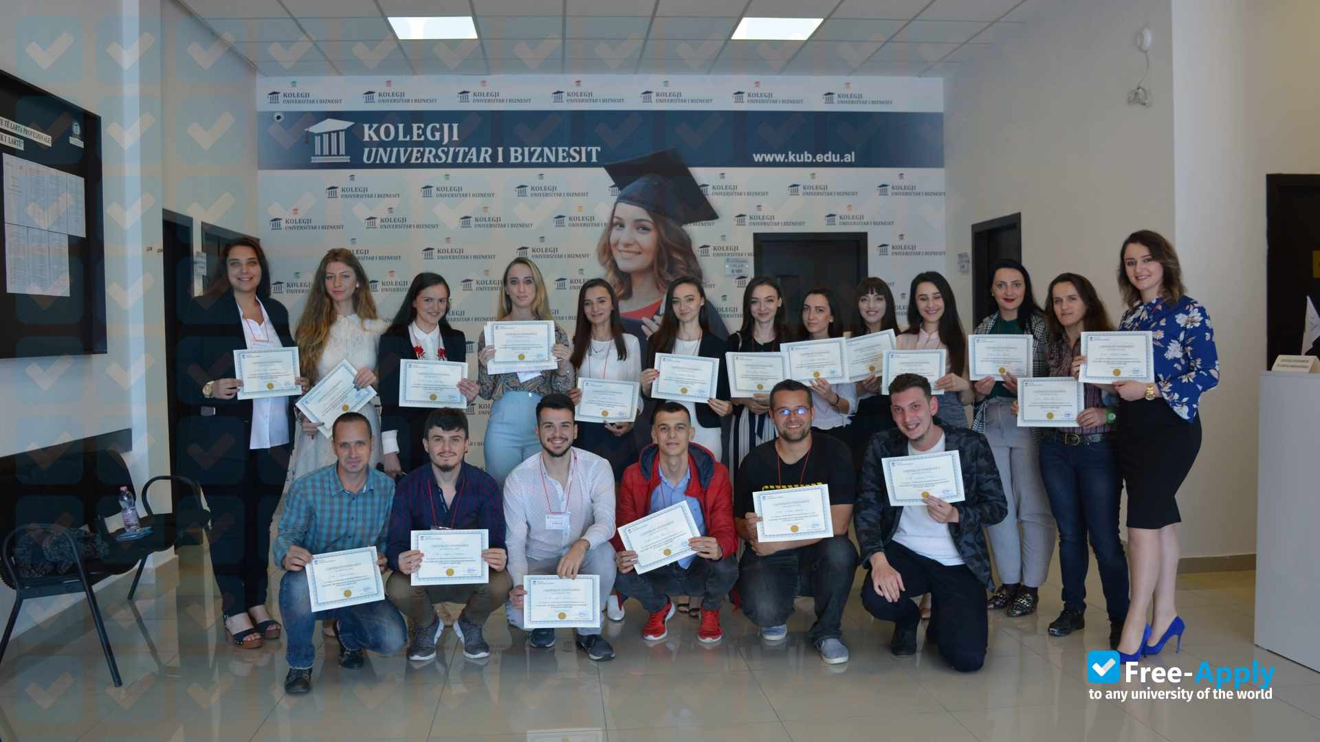 Foto de la University College of Business #3