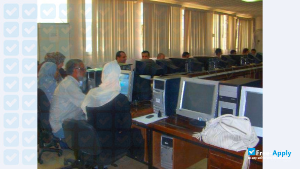 Foto de la National Institute of Mail and Information Technology and Communication #2