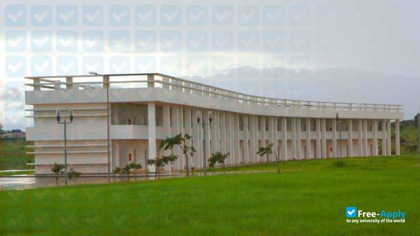 Foto de la Katyavala University Bwila #6
