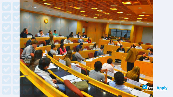 IAE Business School