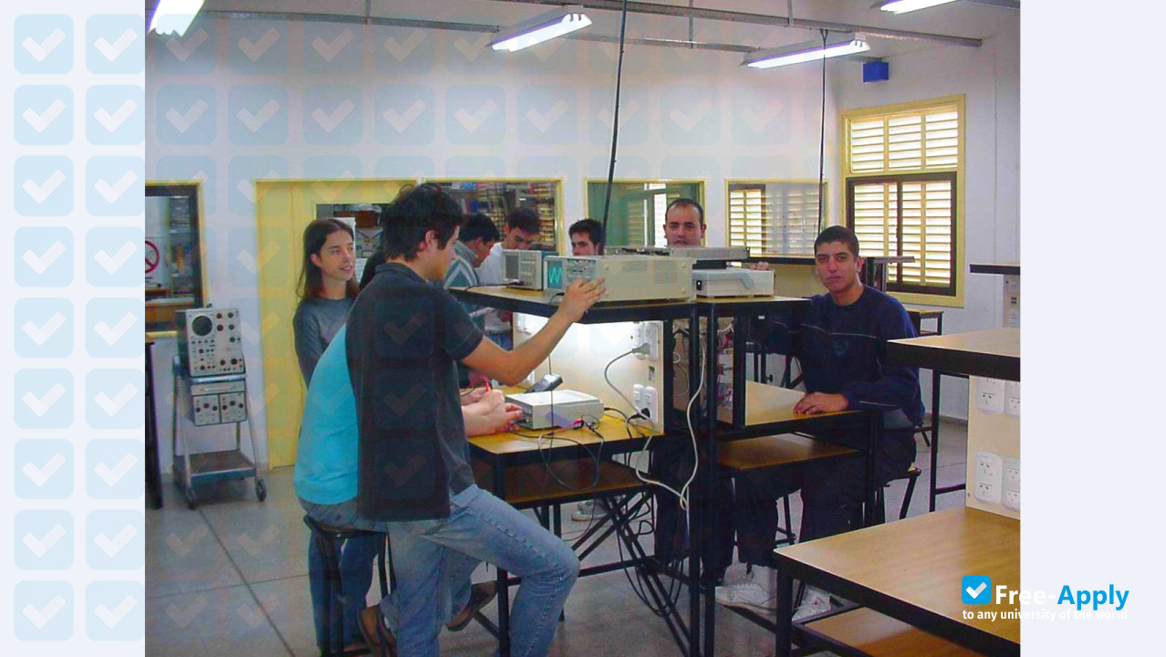Foto de la Aeronautical University Institute #7