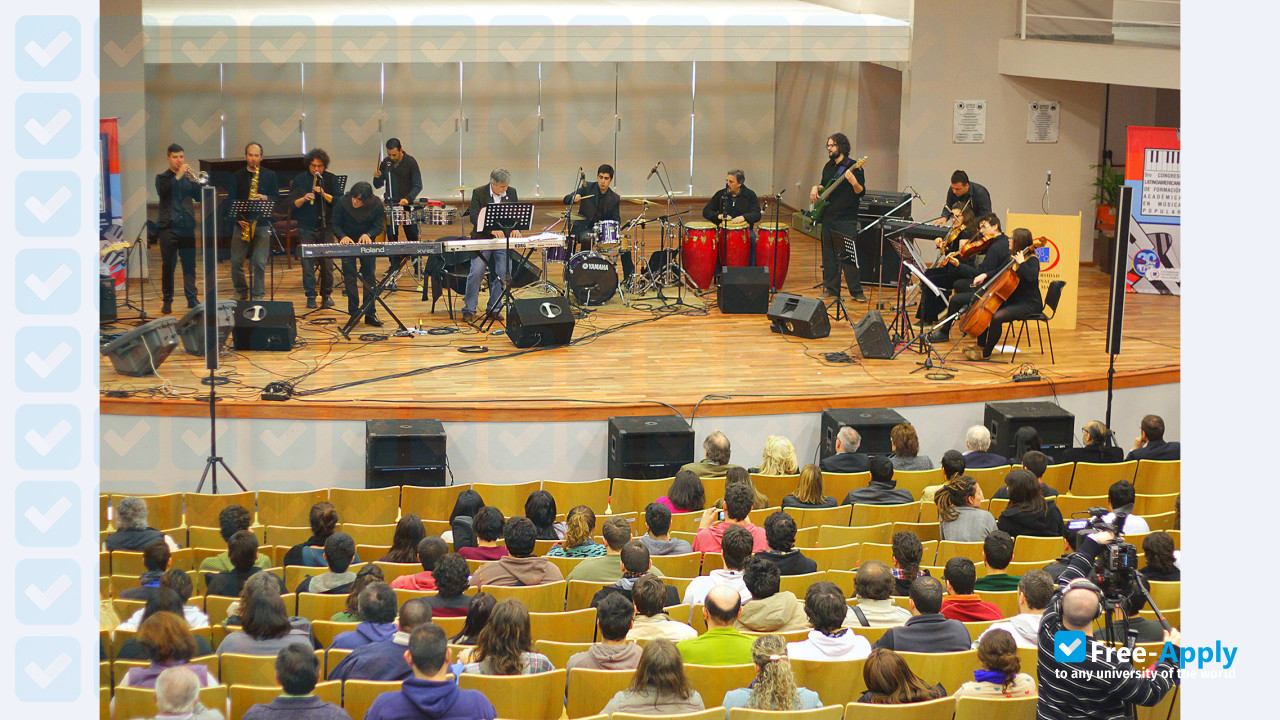 Foto de la National University of Villa María #3