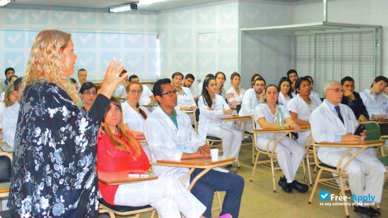 Foto de la University Favaloro #4