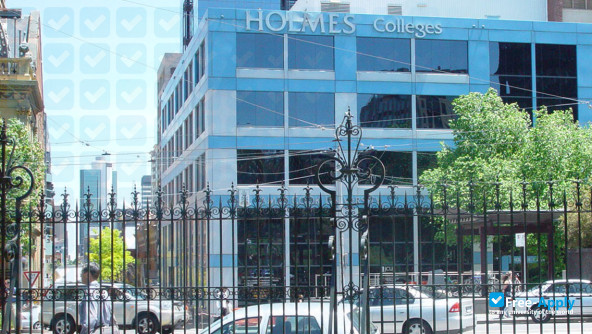Foto de la Holmes Institute #4