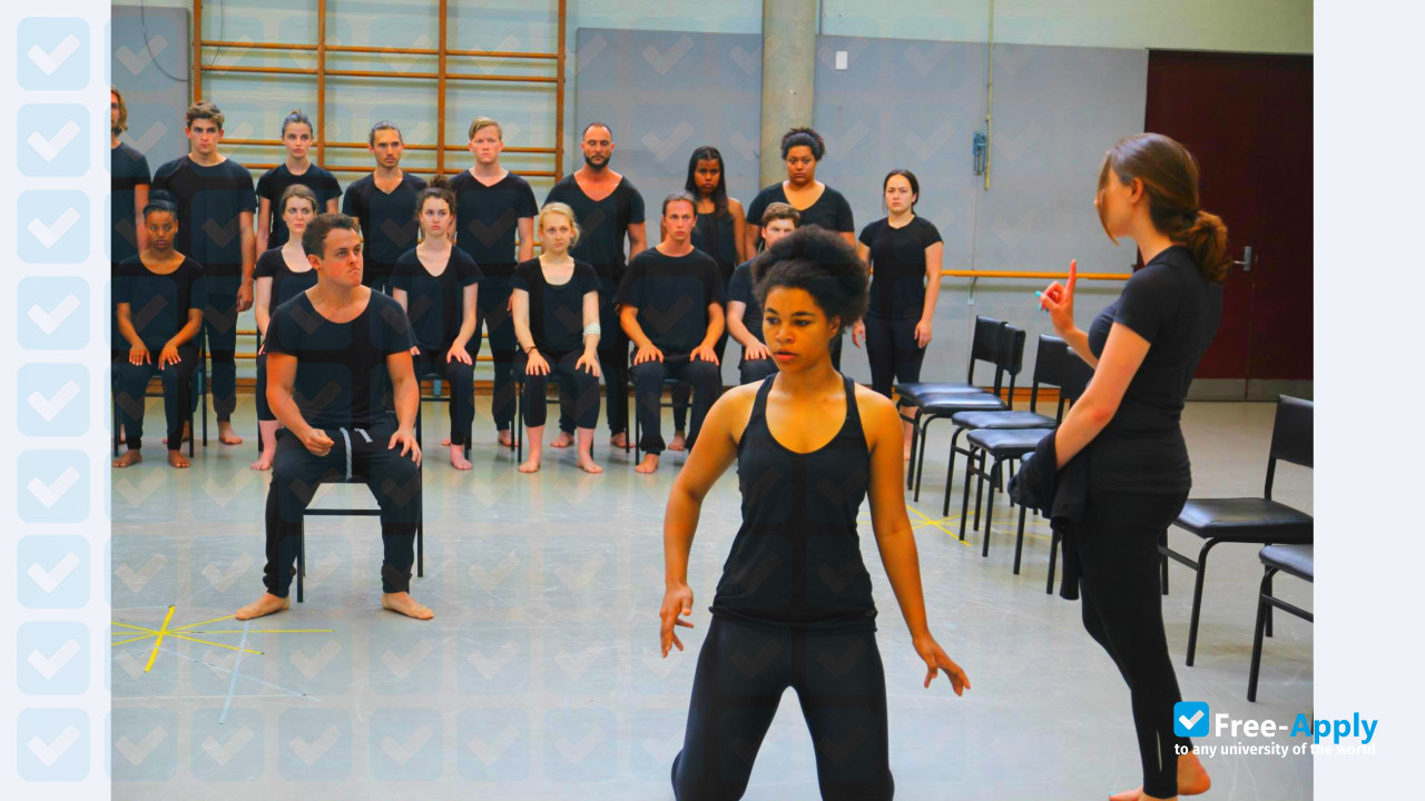 Foto de la National Institute of Dramatic Art #16