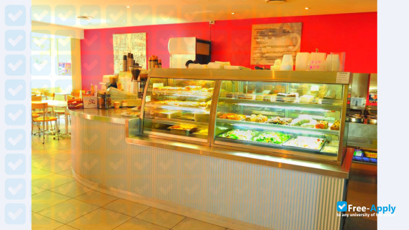 Foto de la Nature Care College #18