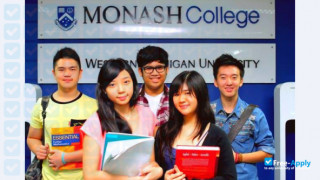 Miniatura de la Monash College #3