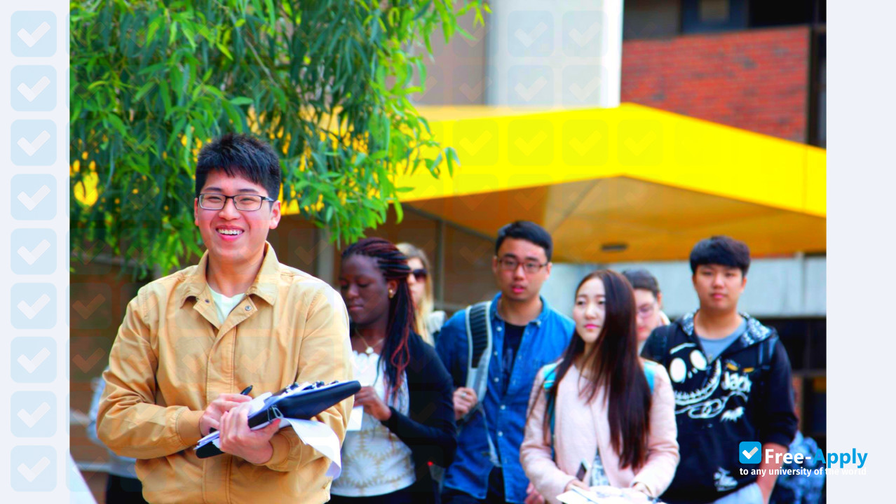 Curtin College