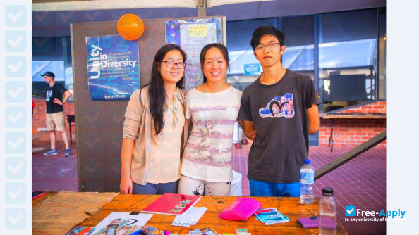 Foto de la Deakin College #3