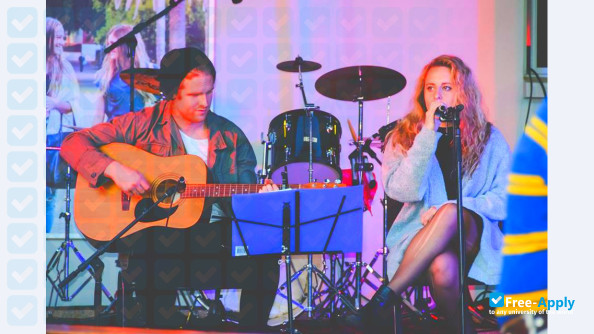 Foto de la Christian Heritage College #4