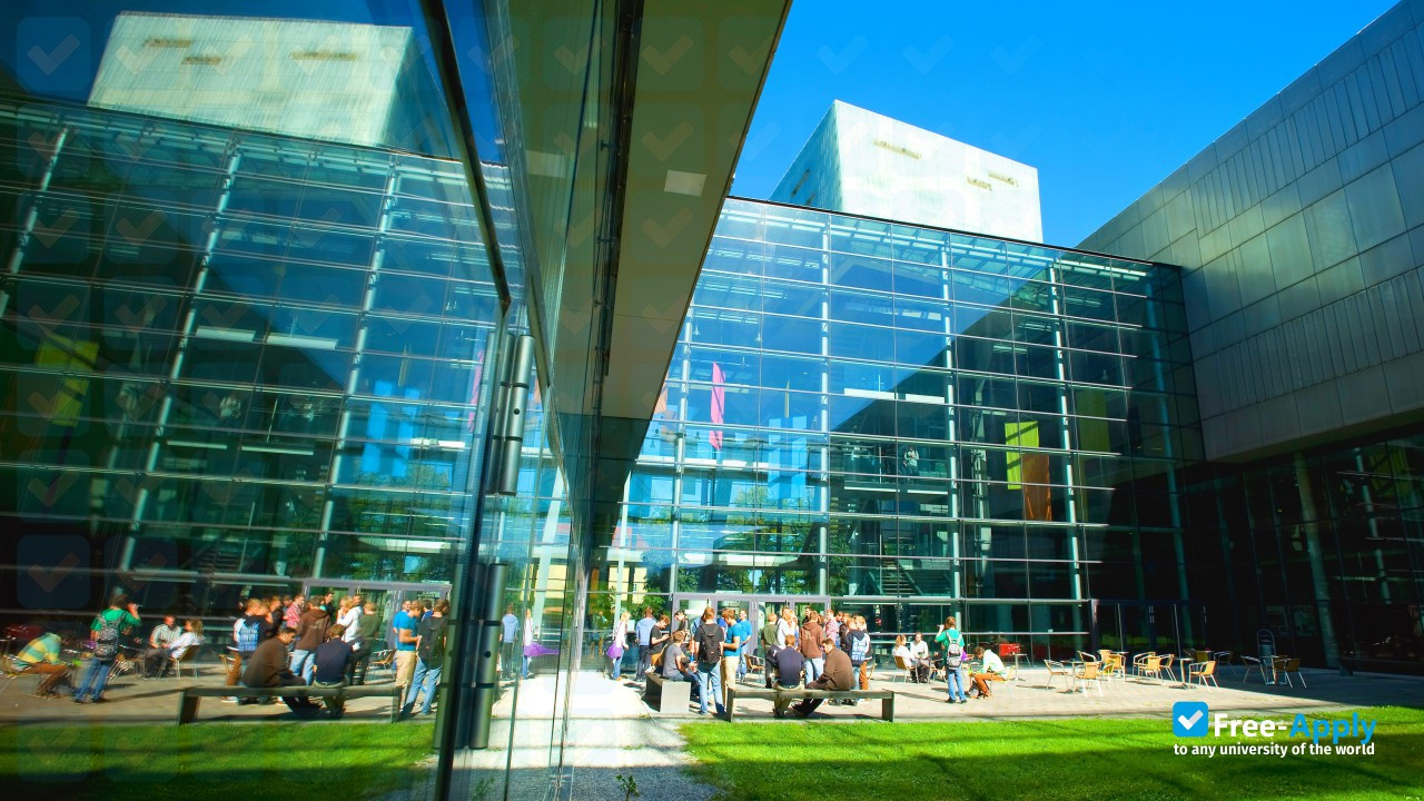 Photo de l’University of Applied Sciences Salzburg #2