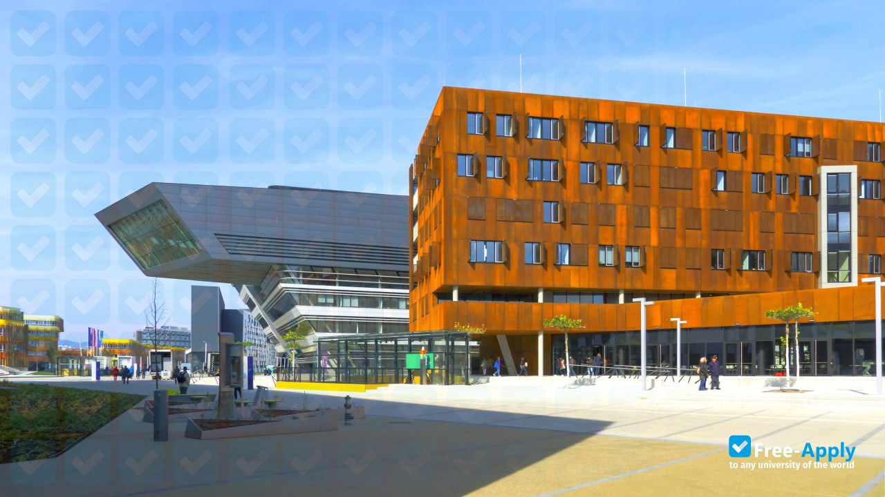 Foto de la Vienna University of Economics and Business #10