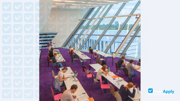 Foto de la Vienna University of Economics and Business #3