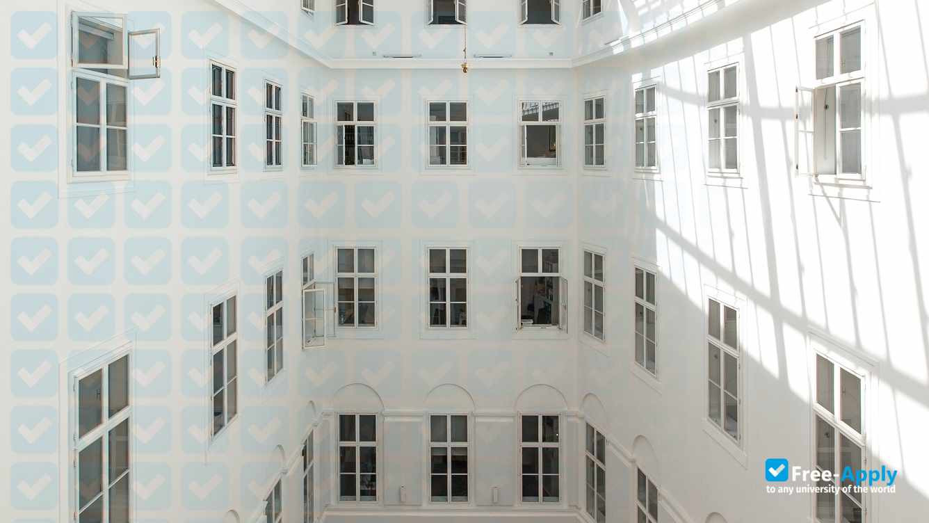 Foto de la Webster Vienna Private University #2