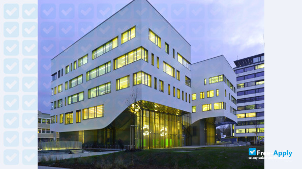 Paracelsus Medical University photo #3
