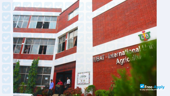 International University of Business Agriculture and Technology photo #1