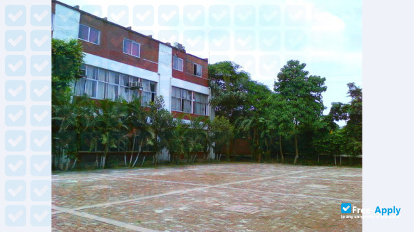 Foto de la International University of Business Agriculture and Technology