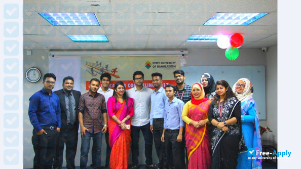 Foto de la State University of Bangladesh #7