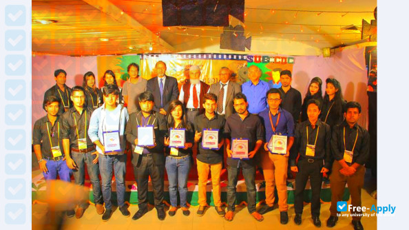 Foto de la State University of Bangladesh #9