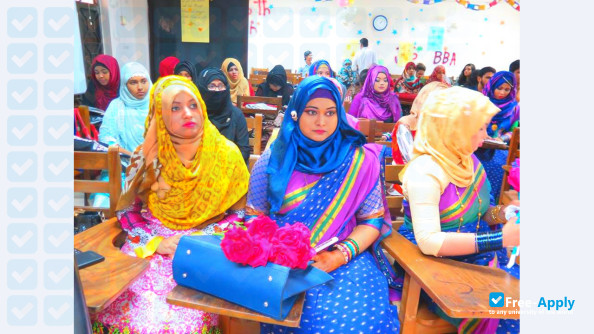 Manarat International University photo