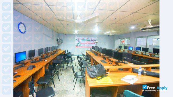 Metropolitan University photo #2