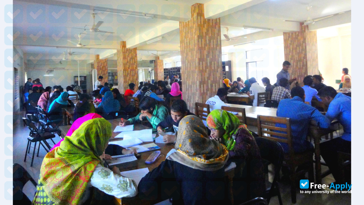 Foto de la Sylhet International University #6