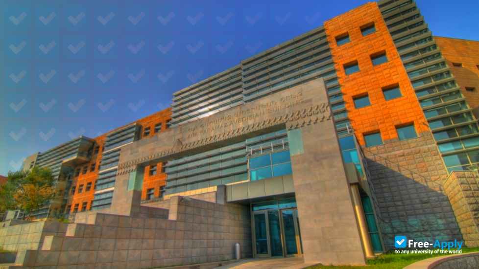 Foto de la American University of Armenia #9