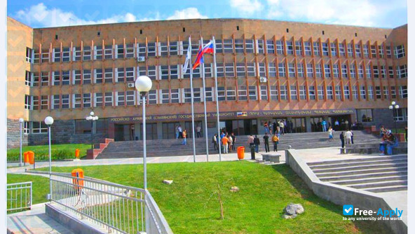 Foto de la Russian-Armenian (Slavonic) University #6