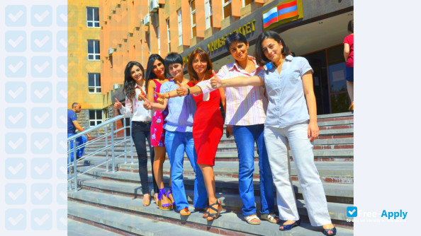 Foto de la Russian-Armenian (Slavonic) University #3