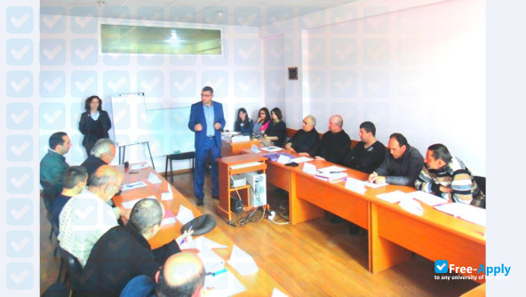 Foto de la Gitelik Yegheghnadzor University #4