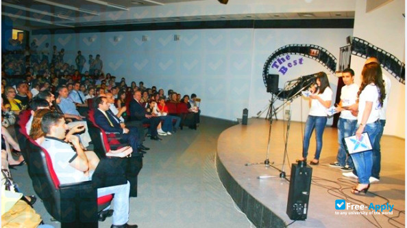 Yerevan State Medical University фотография №6