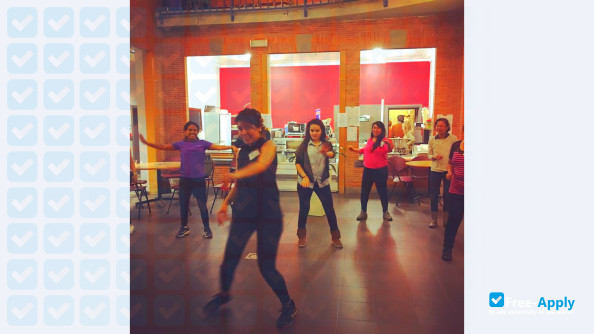 Foto de la High School Free Mosane Isell #4