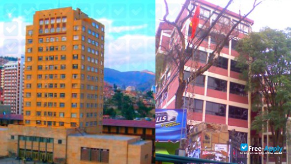 Foto de la Central University #2