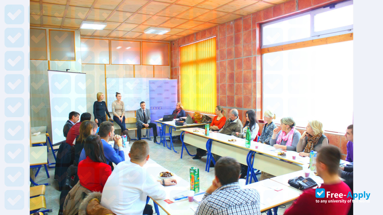 Foto de la International University of Travnik #2