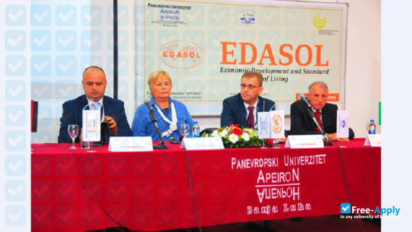 Foto de la Paneuropean University ApeiroN