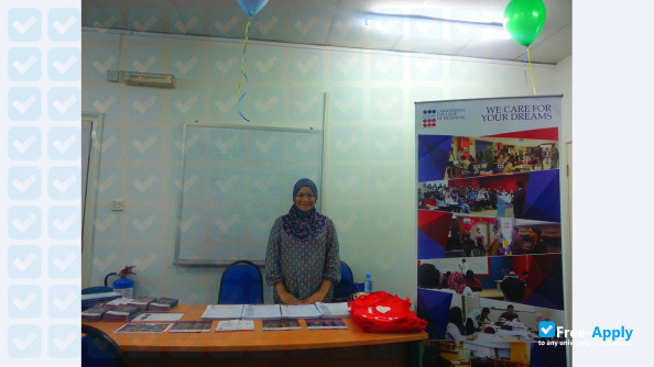 Foto de la Laksamana College of Business #7