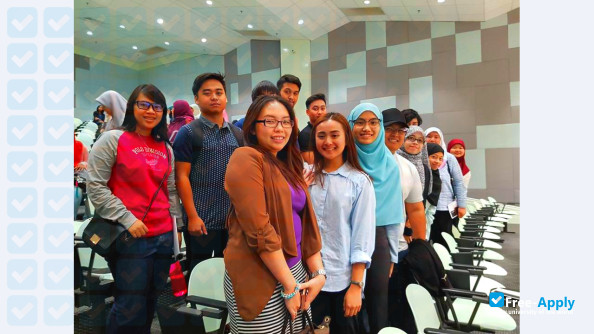 Foto de la Laksamana College of Business #4
