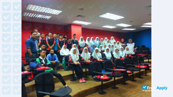 Foto de la Laksamana College of Business #8