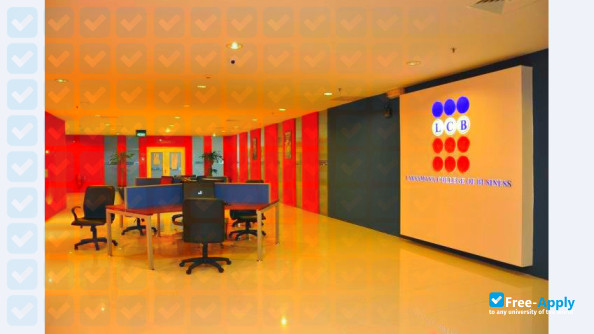 Foto de la Laksamana College of Business #6