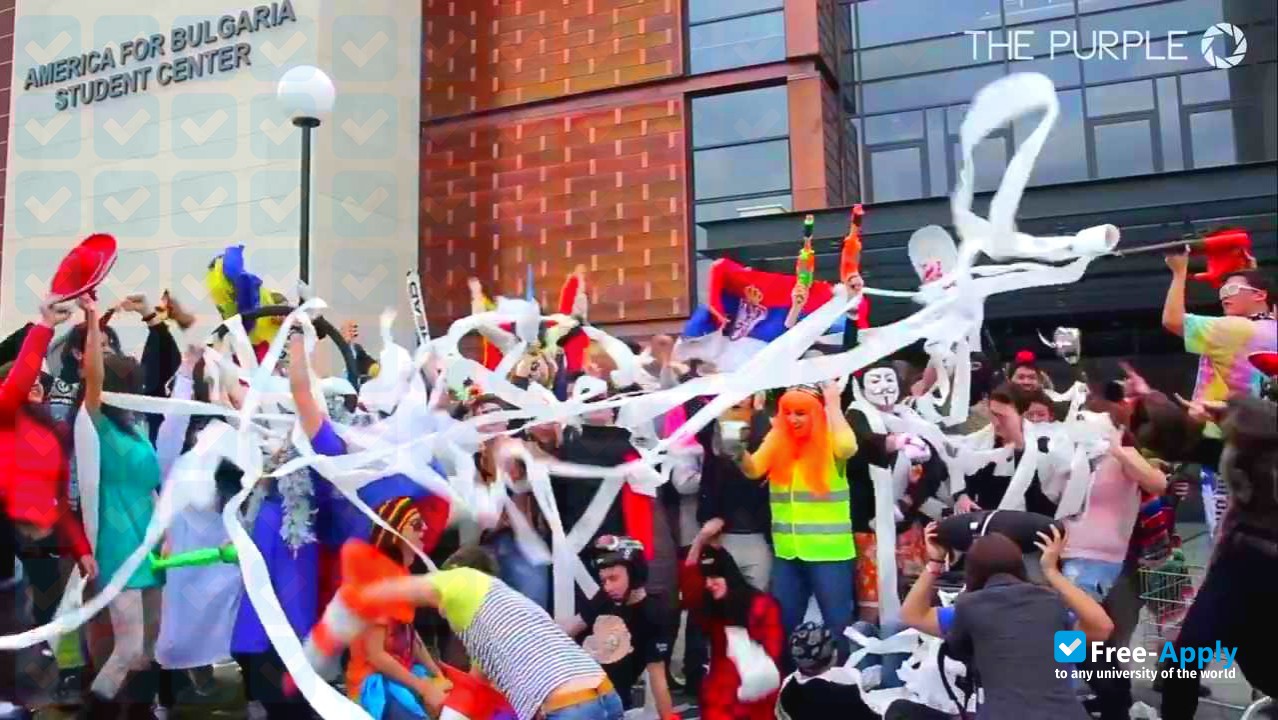 Foto de la American University in Bulgaria #2