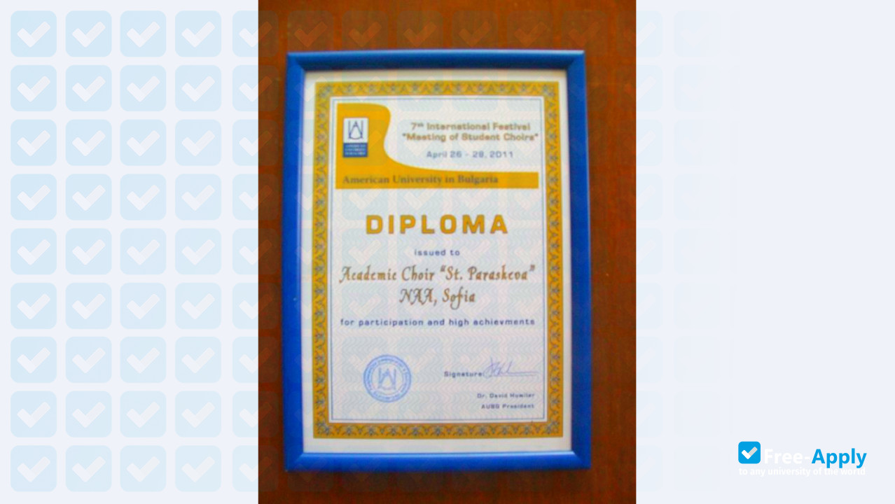 Foto de la American University in Bulgaria #6