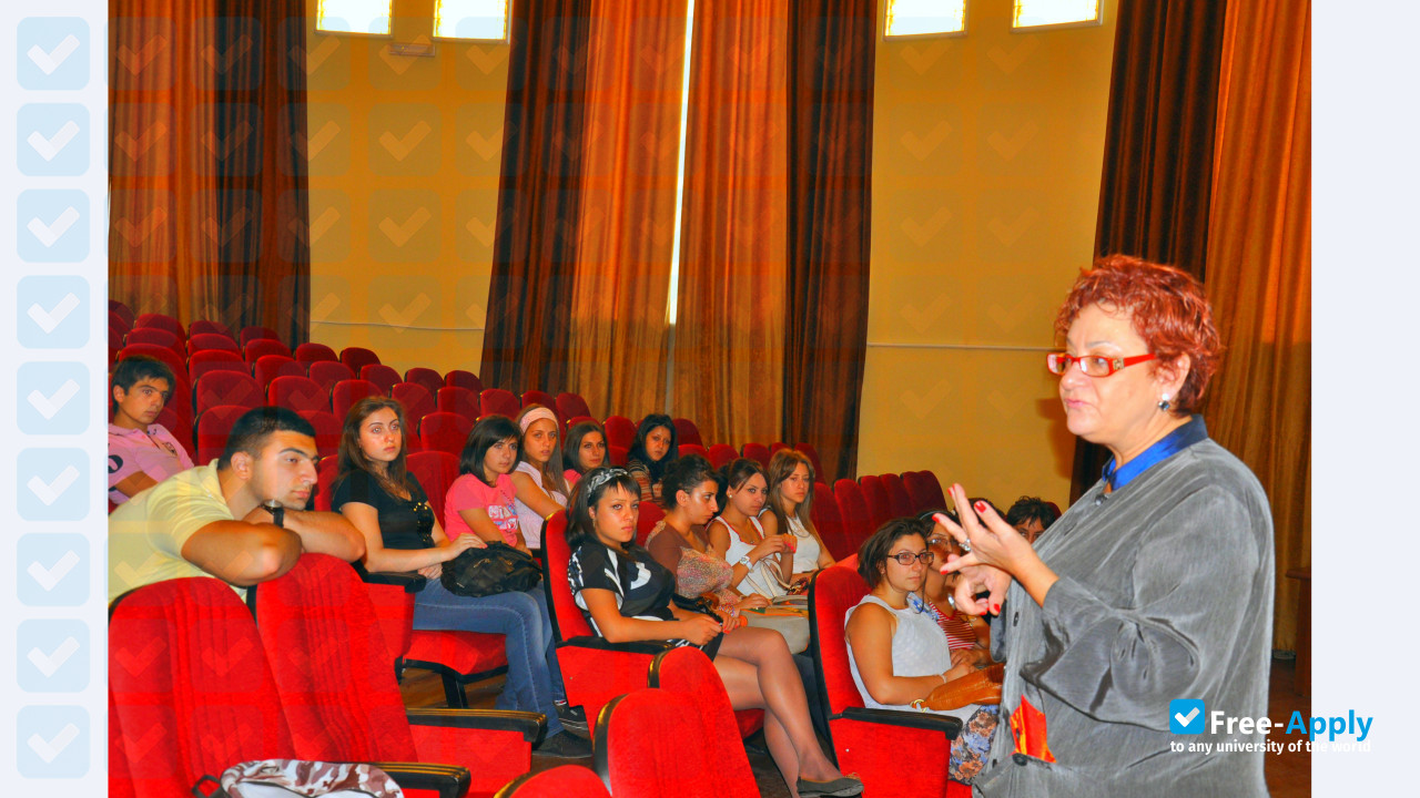 Foto de la American University in Bulgaria #5