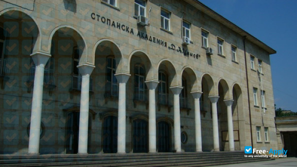 Photo de l’Tsenov Academy of Economics
