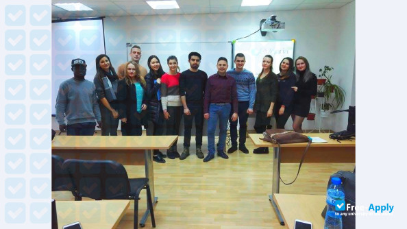 Foto de la Varna University of Management #13