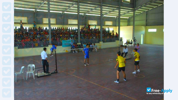 Foto de la Yangon University of Economics #3