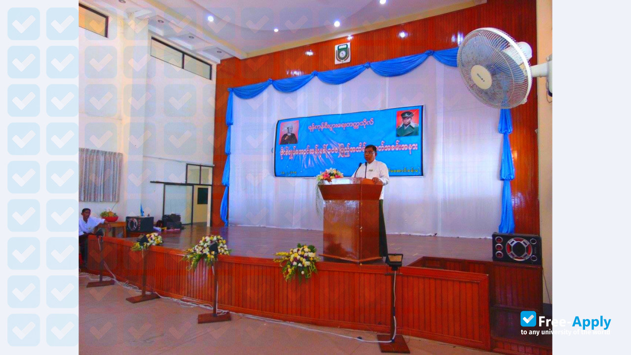 Photo de l’Yangon University of Economics #3