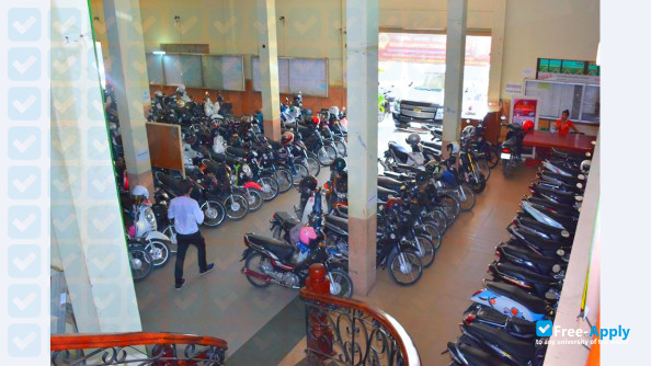 Foto de la Cambodia University for Specialties #8