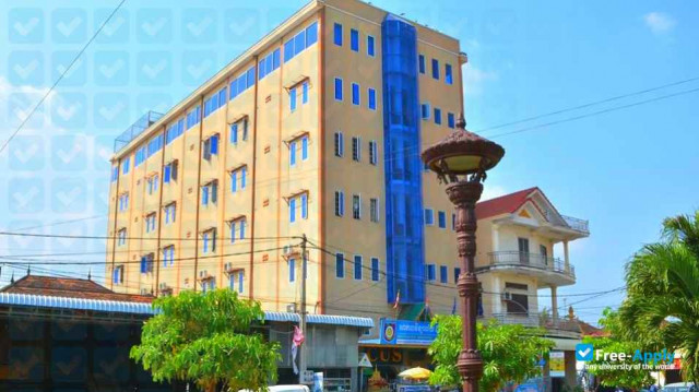 Foto de la Cambodia University for Specialties #1