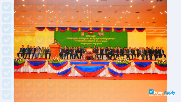 Foto de la Cambodia University for Specialties #1