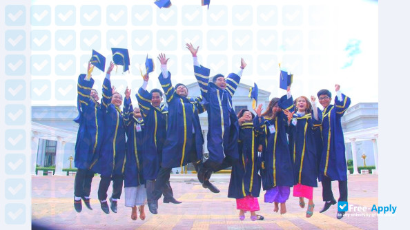 Foto de la Cambodia University for Specialties #4